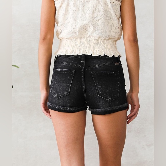 Kancan Signature Mid-Rise Stretch Short - Picture 2 of 11